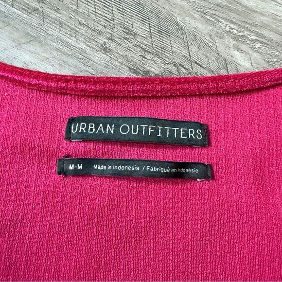 Urban Outfitters Deep V Velvet Top Magenta Pink Metallic Medium - Picture 4 of 10